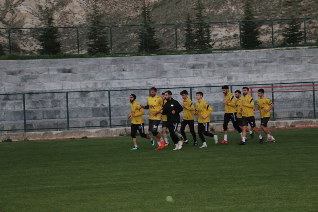 WhatsApp-Image-2024-04-19-at-22.03.22-1-1024x683 Şafak Hoca Ürgüpspor'da..